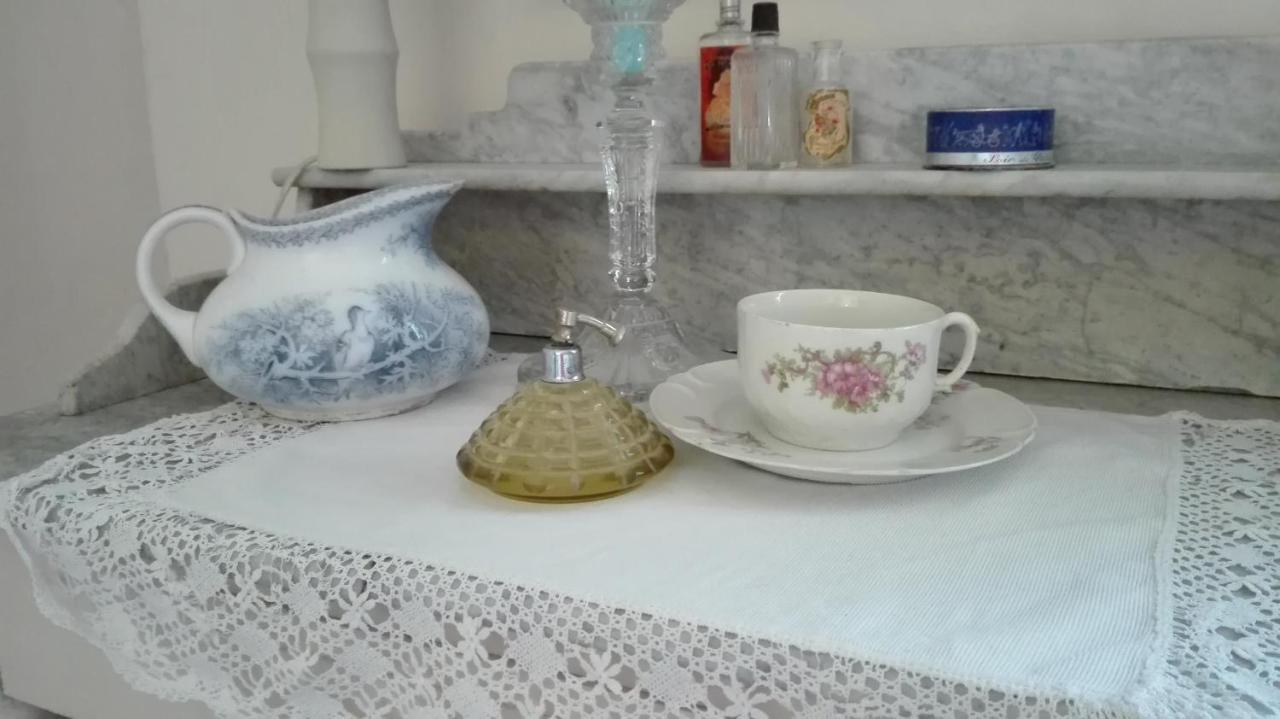 L'Ile Aux Mimosas Bed and Breakfast Tautavel Habitación foto